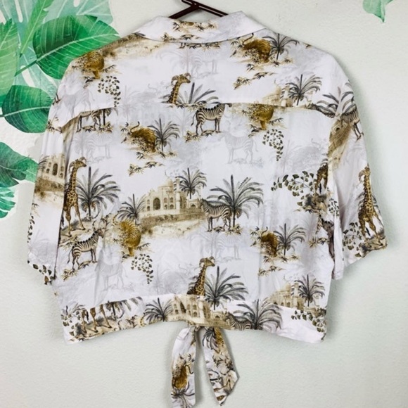 ALLSAINTS Shortsleeved Crop Top with tie front design. Montessori mom zoo outfit - Picture 3 of 10